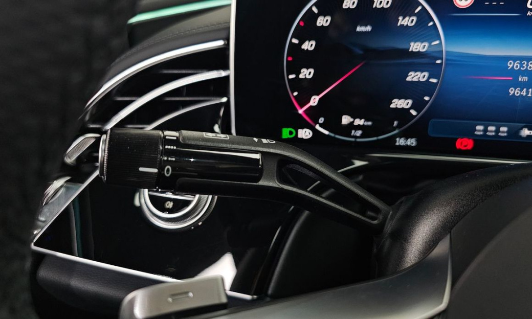 Mercedes-Benz E-Class E300 4MATIC AMG Line, 2025