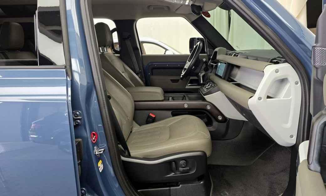 Land Rover Defender 110 D250 SE, 2022