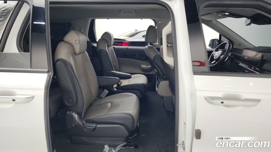 Kia Carnival 9-Seater Signature, 2025