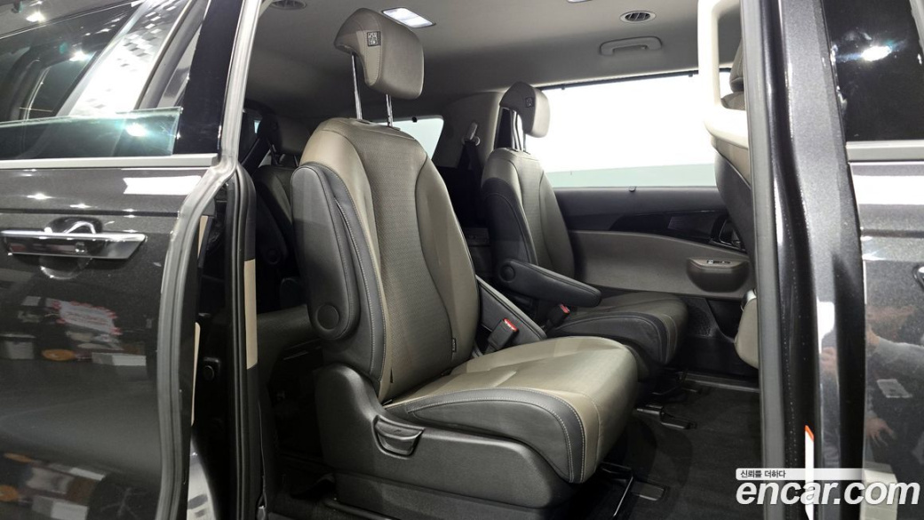 Kia Carnival 9-Seater Signature, 2025