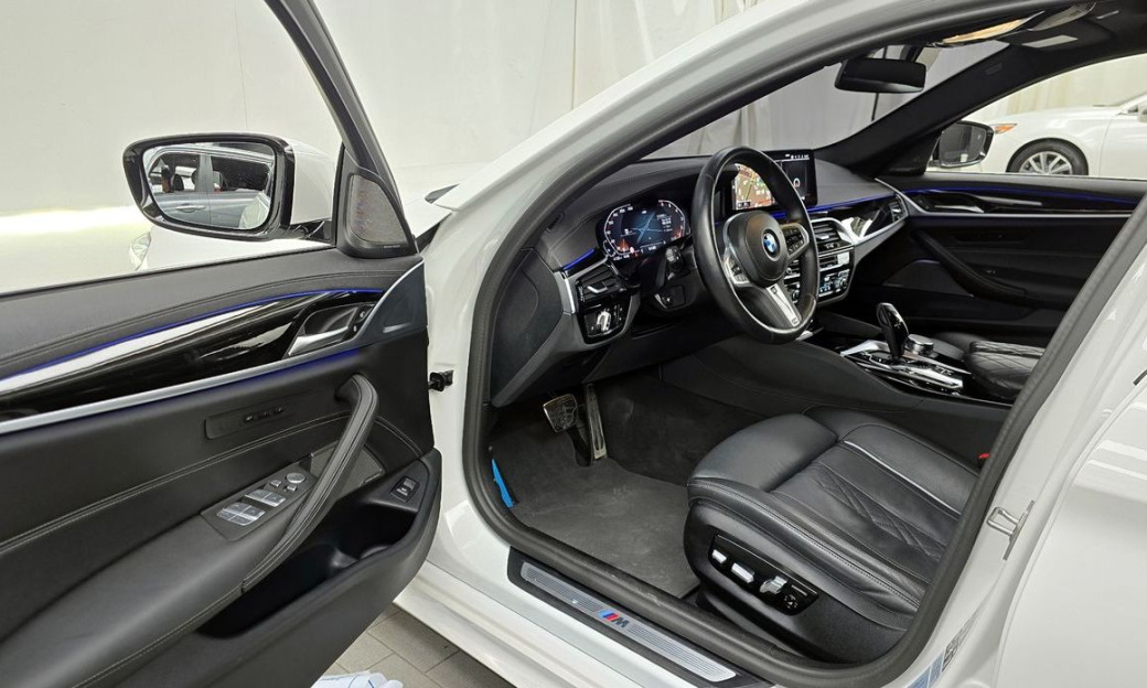 BMW 5-Series 530i xDrive M Sport Package, 2023