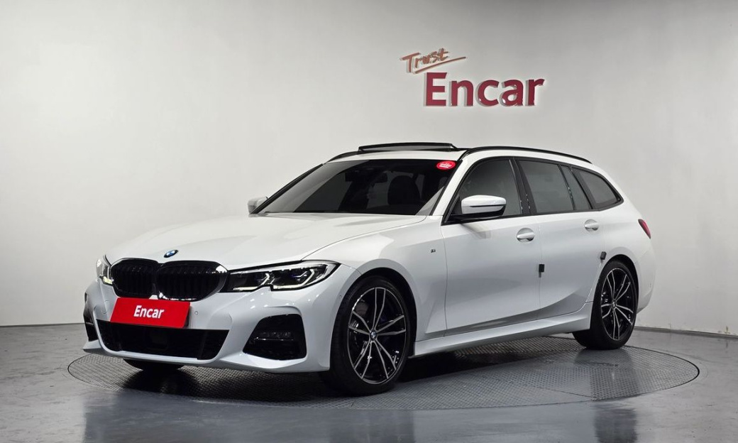 BMW 3-Series 320i Touring M Sports, 2022