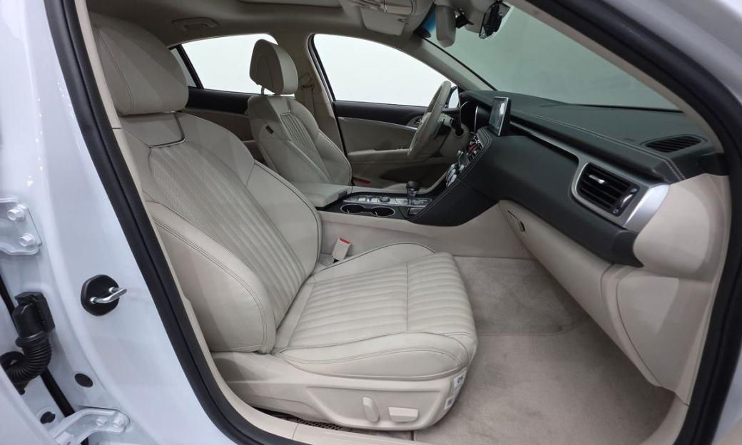Genesis G70 Gasoline 2.0T 4WD, 2022
