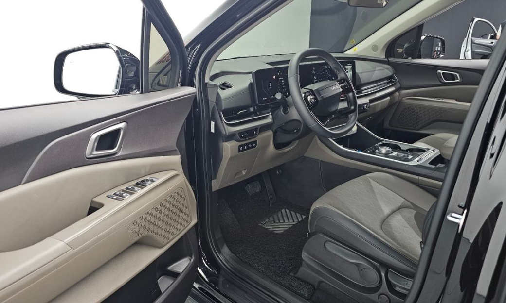 Kia Carnival 9-Seater Prestige, 2025