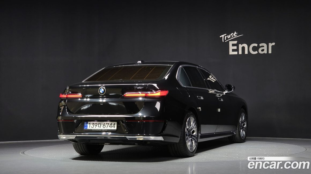 BMW 7-Series 740i sDrive Design Pure Excellence, 2023