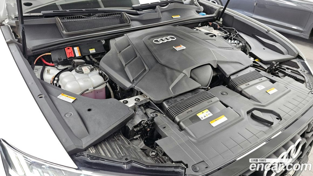 Audi Q8 55 TFSI Quattro Premium, 2022