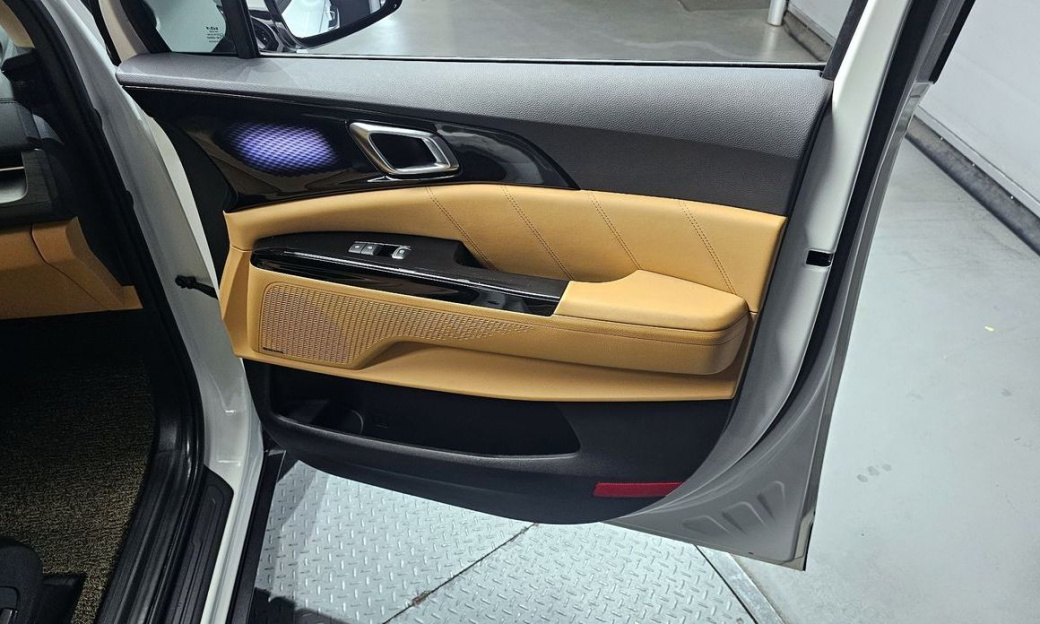 Kia Carnival 9-Seater Signature, 2023