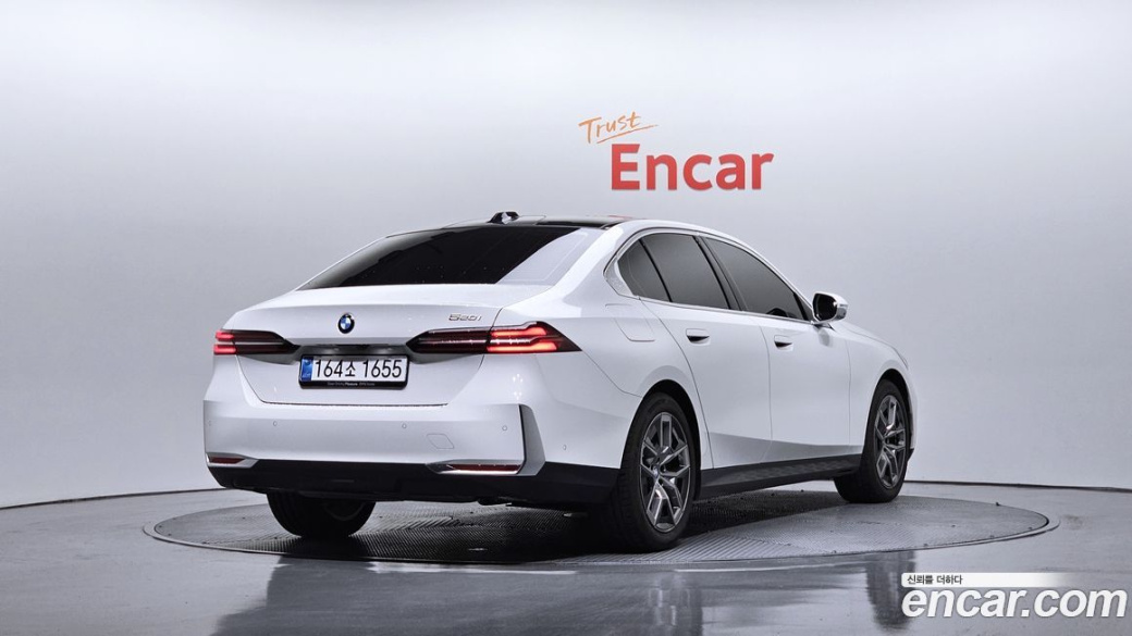 BMW 5-Series 520i, 2025
