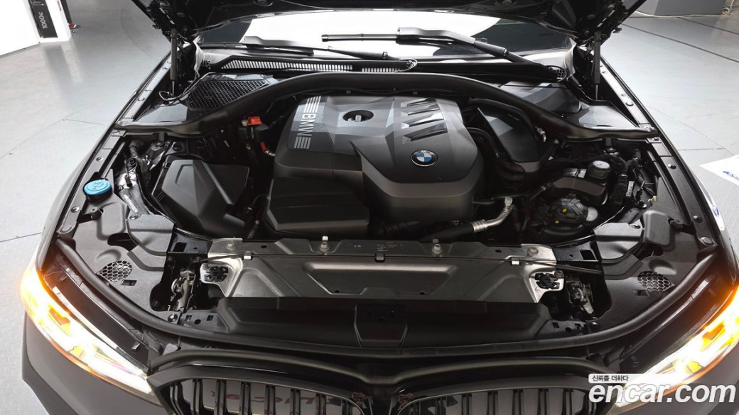 BMW 3-Series 320i M Sport, 2025