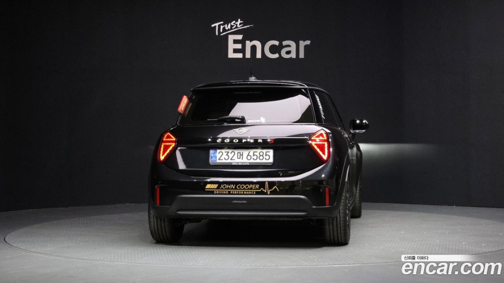 Mini Cooper Favoured, 2025