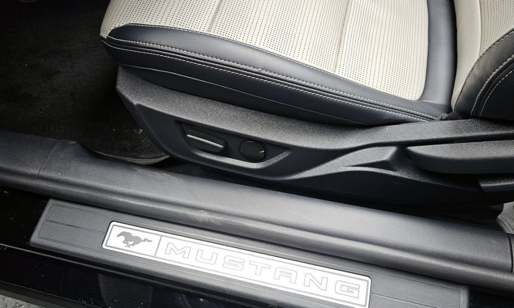Ford Mustang 5.0 GT Premium Convertible, 2024