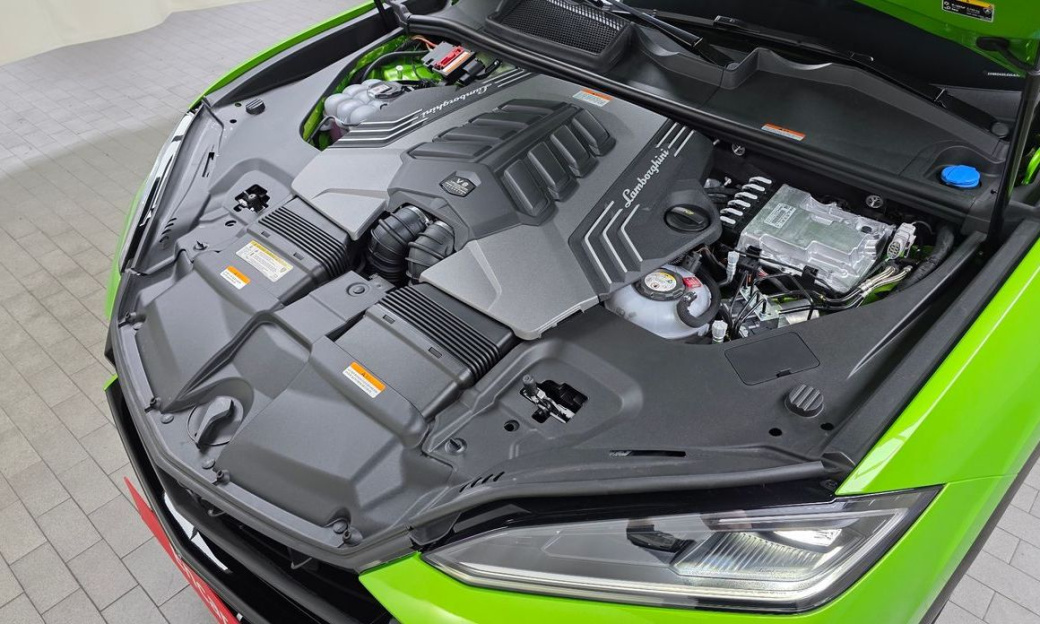 Lamborghini Urus 4.0 V8 SE, 2025