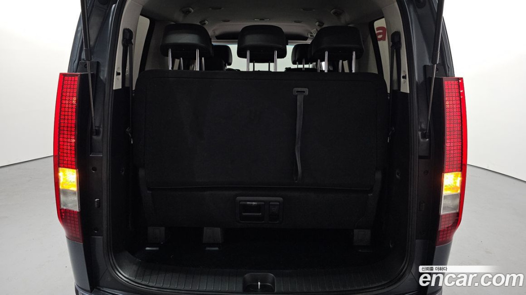 Hyundai Staria 4WD Tourer 11-Seater, 2024