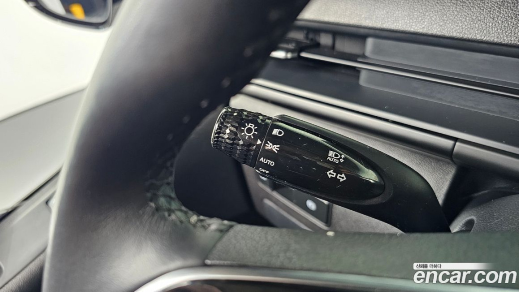 Hyundai Staria 4WD Tourer 9-Seater, 2023