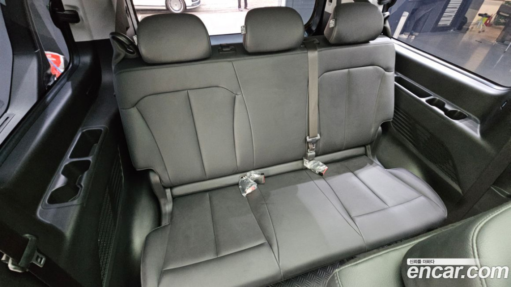 Hyundai Staria 4WD Tourer 9-Seater, 2025