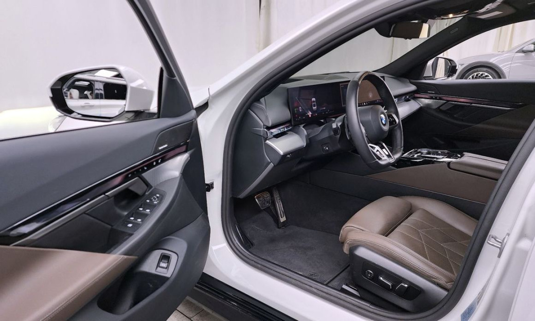 BMW 5-Series 523d M Sport, 2025