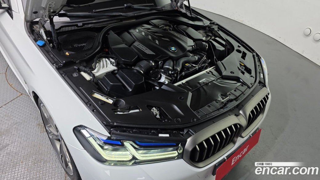 BMW 5-Series M550i xDrive, 2022