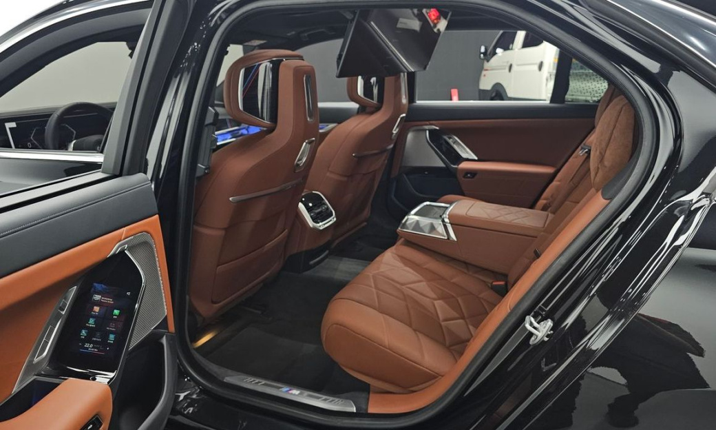 BMW 7-Series 740i xDrive M Sport, 2025