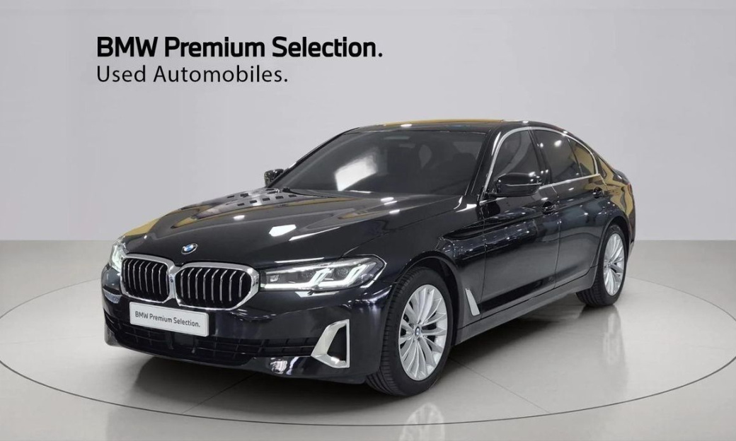 BMW 5-Series 520i Luxury, 2023