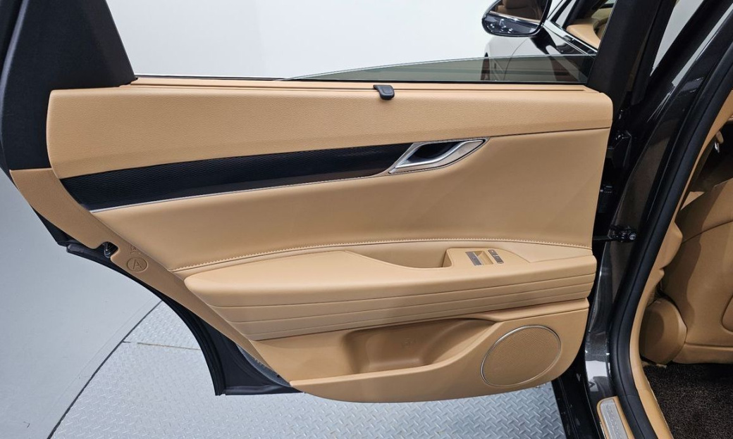 Genesis G80 Gasoline 2.5 Turbo 2WD, 2025