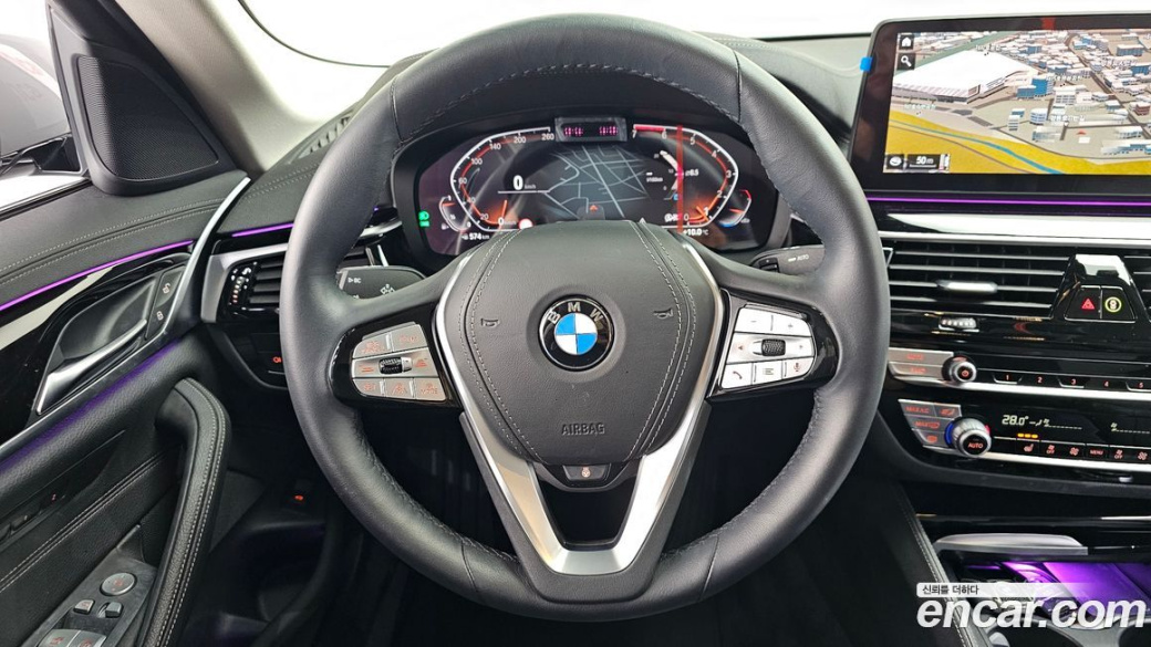 BMW 5-Series 520i Luxury, 2022