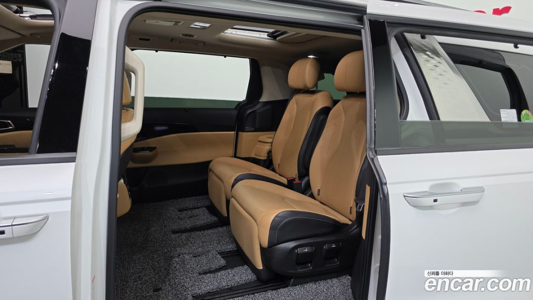 Kia Carnival 7-Seater Signature, 2023