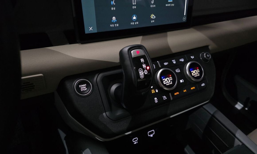 Land Rover Defender 110 D250 S, 2022