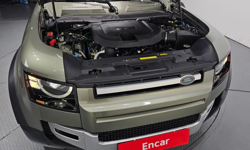 Land Rover Defender 110 D300 HSE, 2022