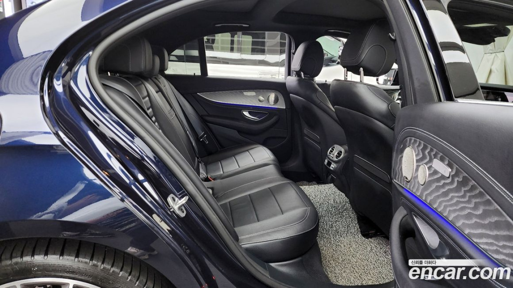 Mercedes-Benz E-Class E350 4MATIC AMG Line, 2022