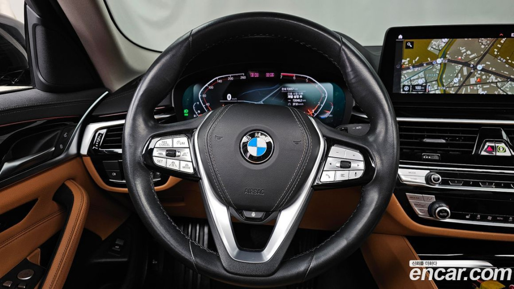 BMW 5-Series 520i Luxury, 2022