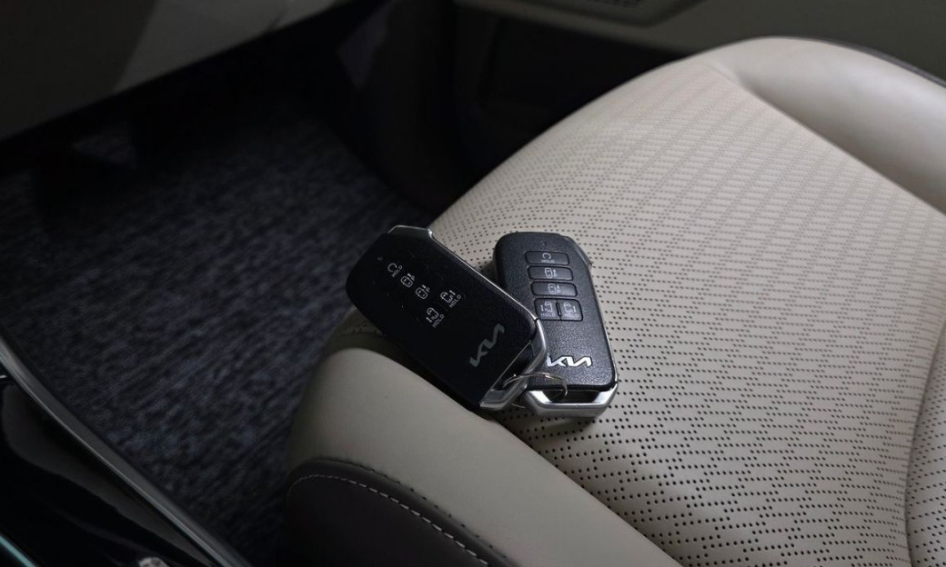 Kia Carnival 7-Seater Hi-Limousine, 2022