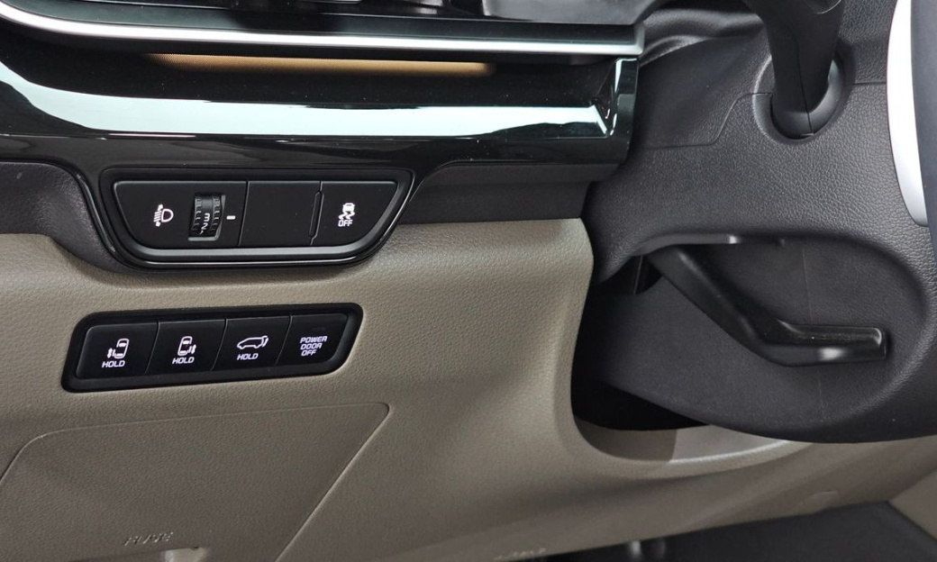 Kia Carnival 9-Seater Gravity, 2025