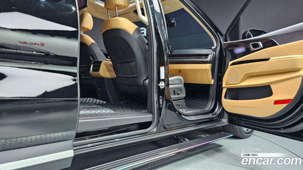 Kia Carnival 7-Seater Signature, 2023