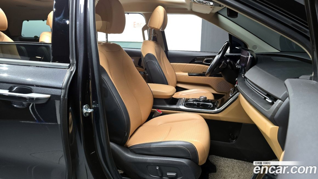 Kia Carnival 7-Seater Signature, 2023