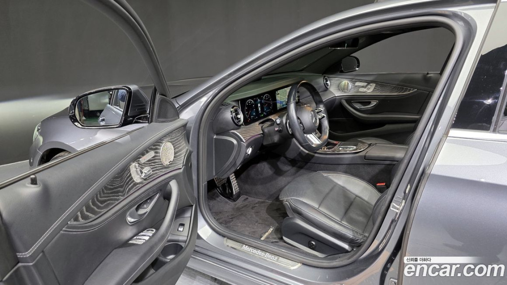 Mercedes-Benz E-Class E350 4MATIC AMG Line, 2022