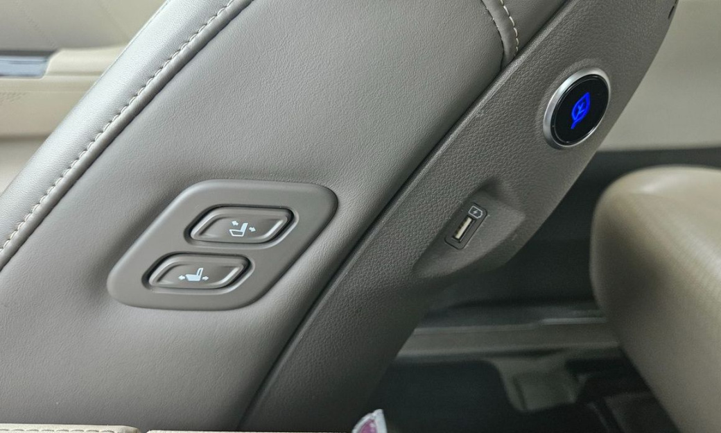 Kia Carnival 9-Seater Hi-Limousine, 2022