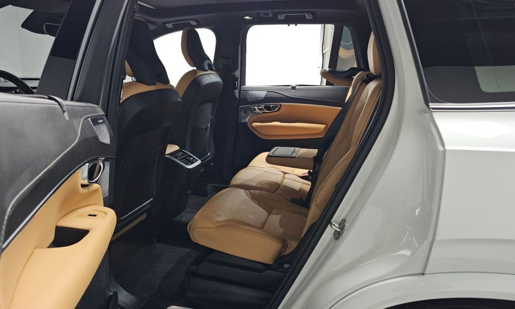 Volvo XC90 B6 Ultra Bright, 2025