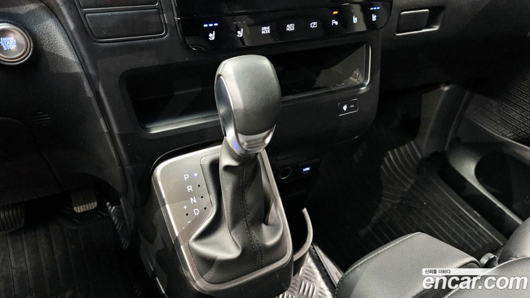 Hyundai Staria Tourer 11-Seater, 2025