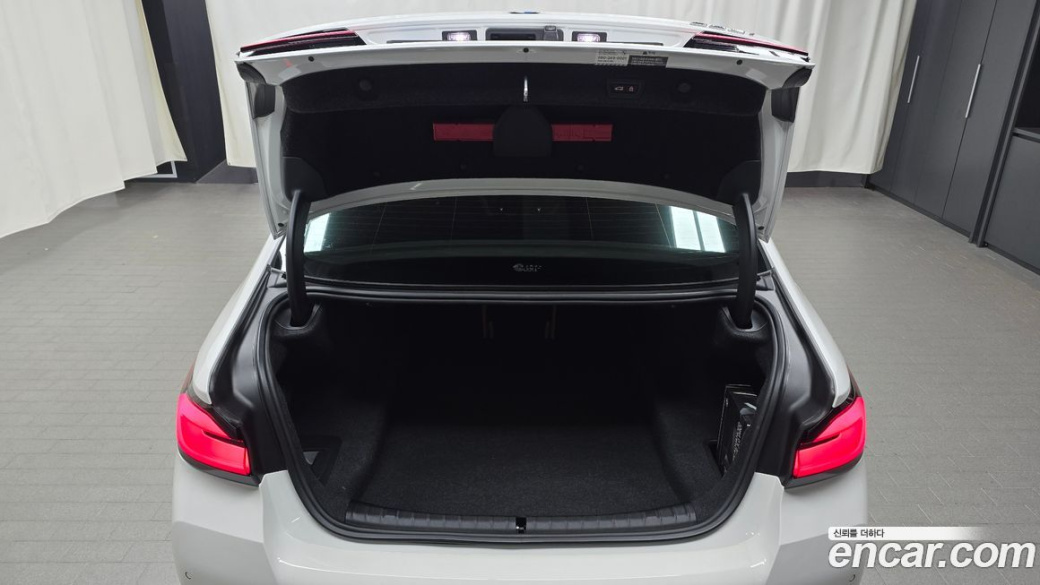 BMW 5-Series 520i M Sport, 2023