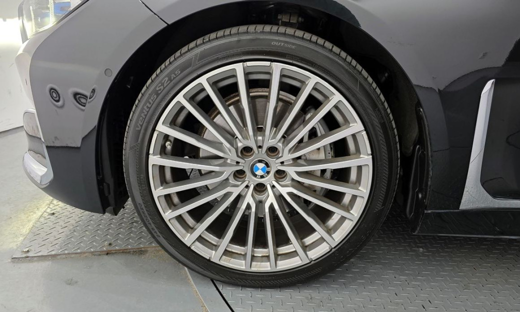 BMW 7-Series 740Li xDrive Design Pure Excellence, 2022