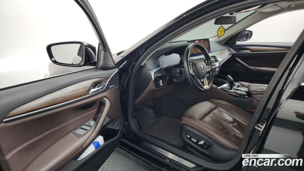 BMW 5-Series 530i Luxury, 2022