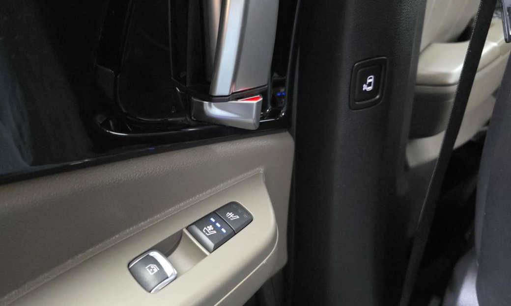Kia Carnival 7-Seater Signature, 2025