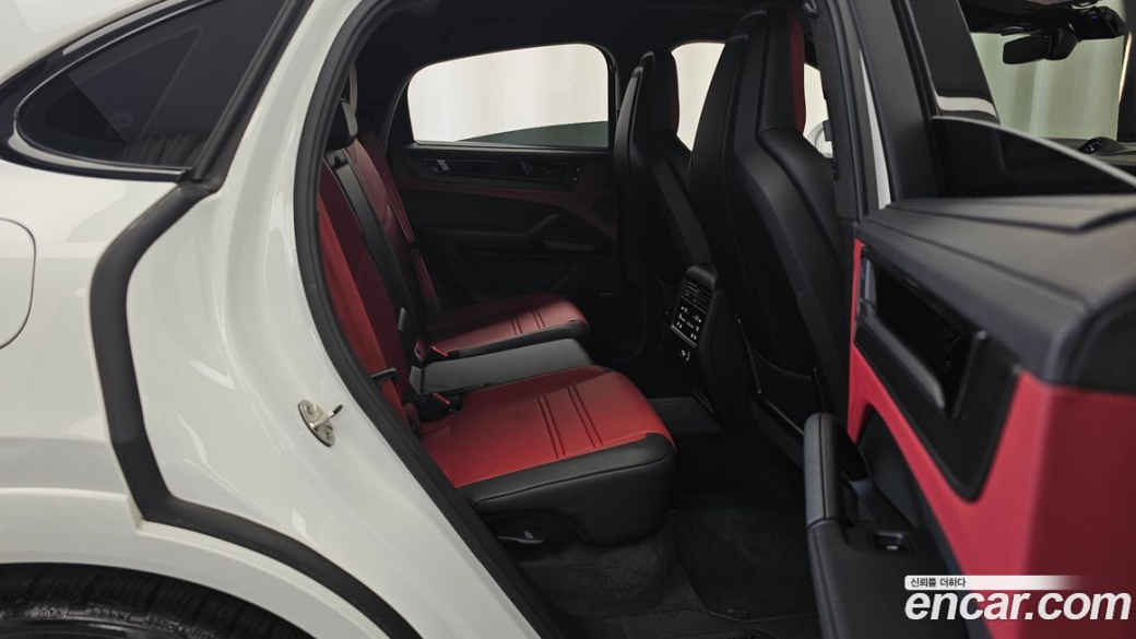 Porsche Cayenne 4.0 GTS Coupe, 2025