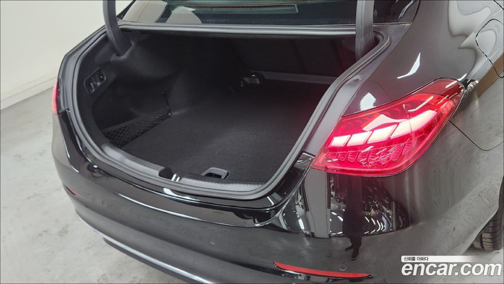 Mercedes-Benz C-Class C200 Avantgarde, 2025
