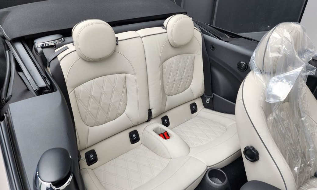 Mini Cooper Convertible Classic Launch Pack, 2023