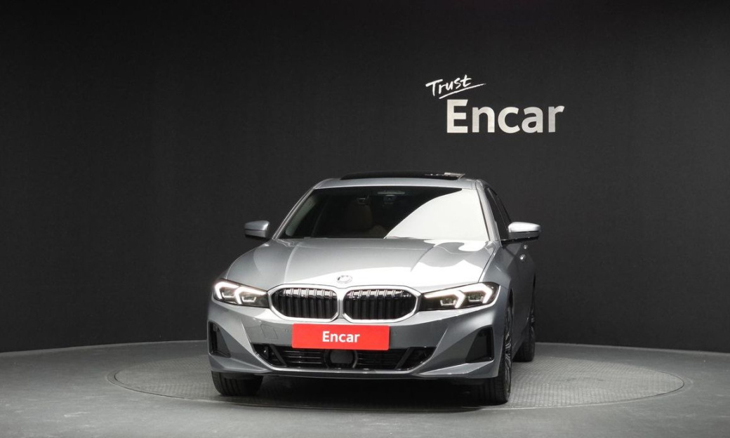BMW 3-Series 320i, 2025