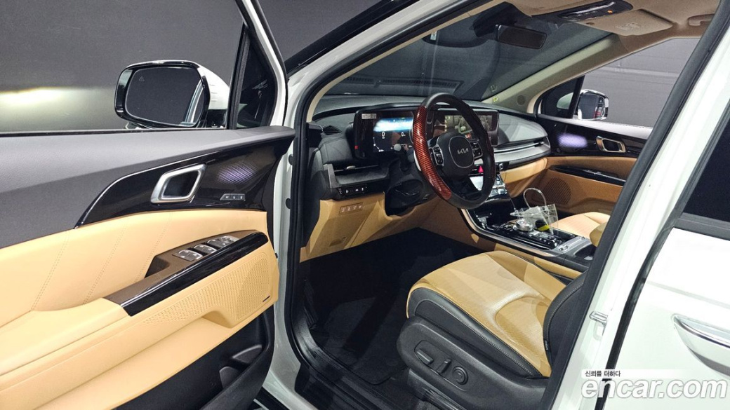 Kia Carnival 9-Seater Signature, 2023