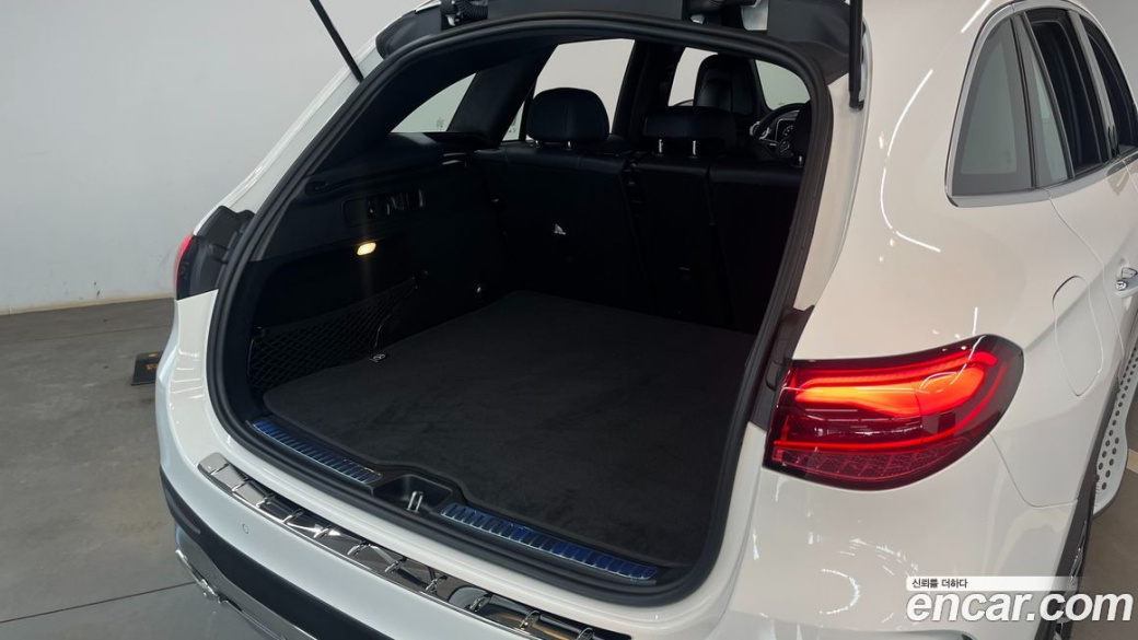 Mercedes-Benz GLC-Class GLC300 4MATIC AMG Line, 2025