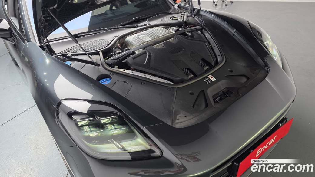 Porsche Panamera 4.0 GTS, 2025
