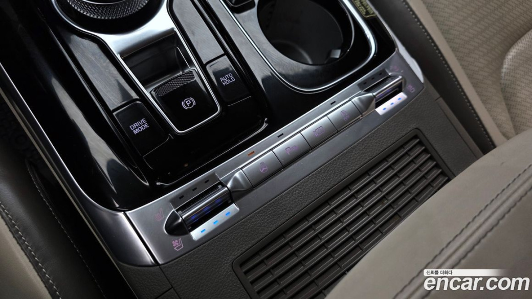 Kia Carnival 9-Seater Hi-Limousine, 2023